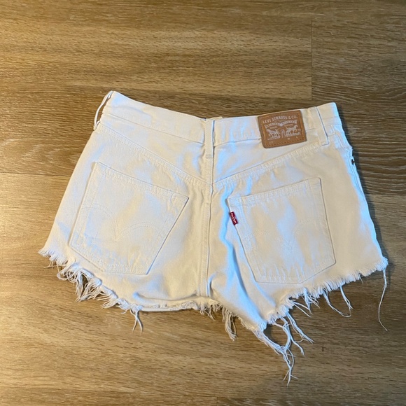 Levi's vintage white denim short - Picture 2 of 5